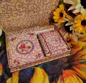 Floral Patterned Accessory Set Stationary